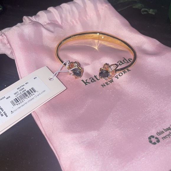 ♠️Winner’s Choice of Kate Spade including 2 Ear Rings and a Bangle♠️ - Picture 6 of 11